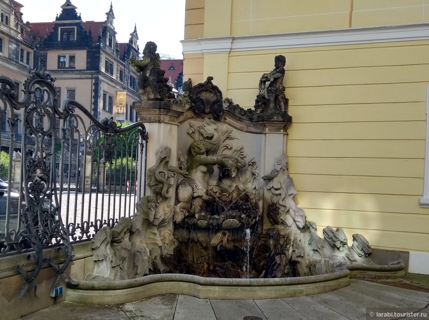 Фонтаны наяд (Najadenbrunnen I & Najadenbrunnen II)