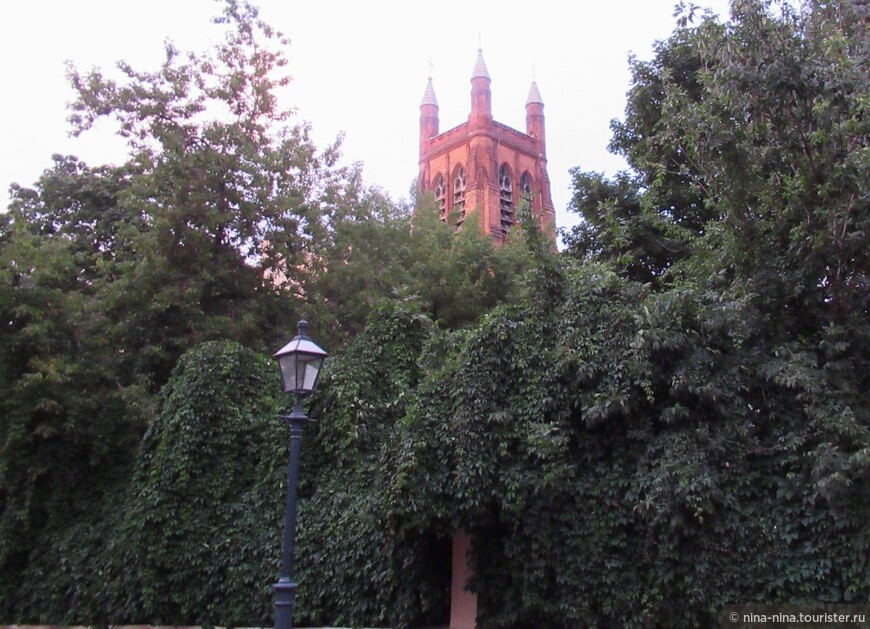 Башня Англиканской церкви в Москве. На ней никогда не было колоколов. 