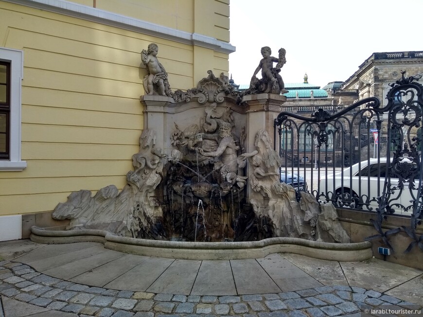 Фонтаны наяд (Najadenbrunnen I & Najadenbrunnen II)