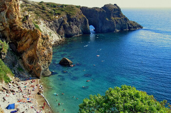 Крым с начала года принял более 4 млн туристов
