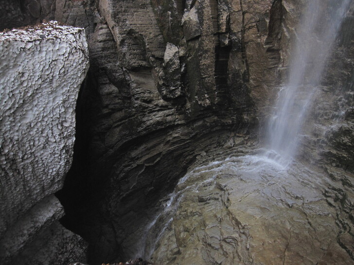 Расщелина под Вилючинским водопадом