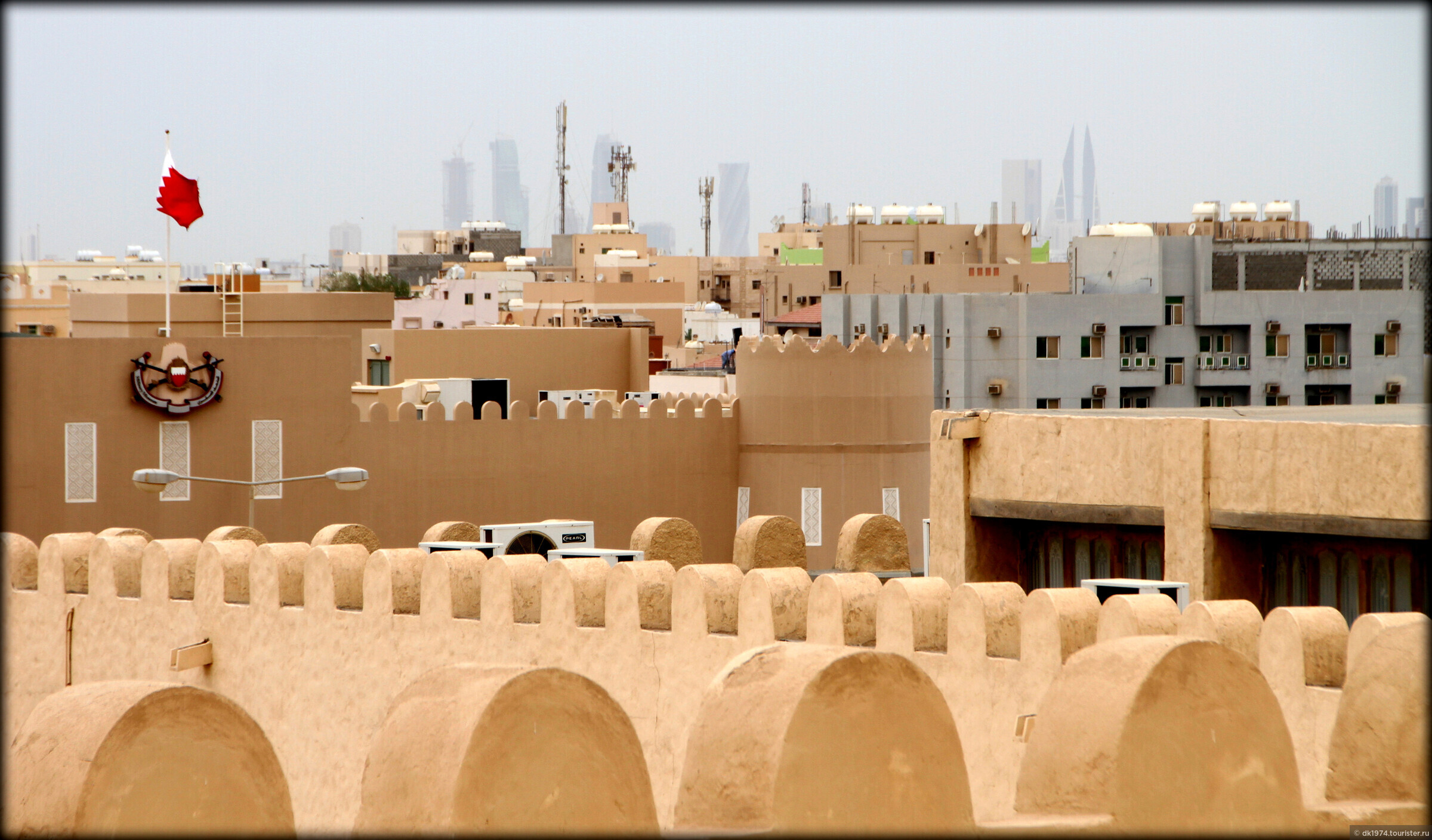 Аль риффа. Форт Риффа Бахрейн. Комплекс королевских могил Бахрейн. Эр рифа Бахрейн. Риффа город в Бахрейне.