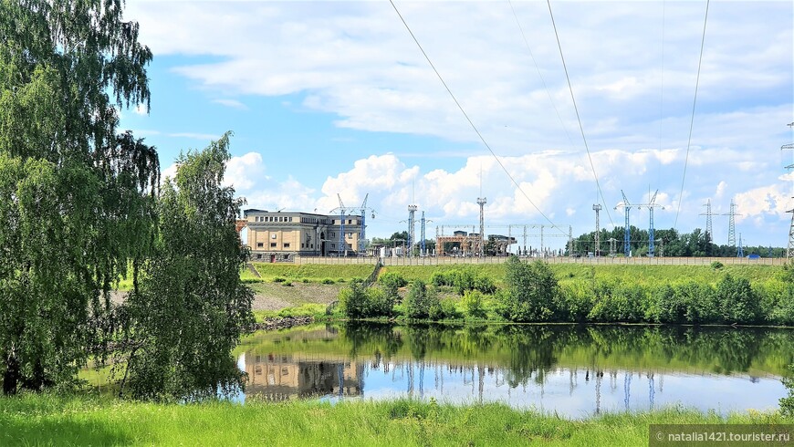 Там Волга делится с Москвой