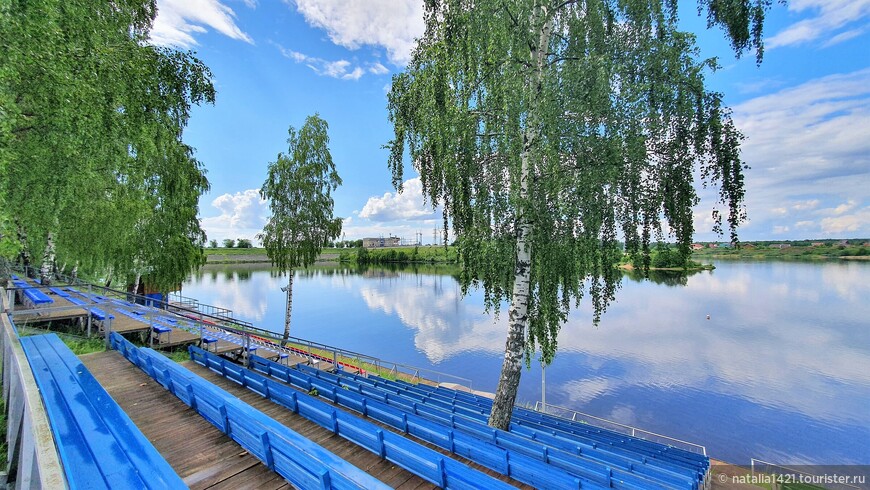 Там Волга делится с Москвой