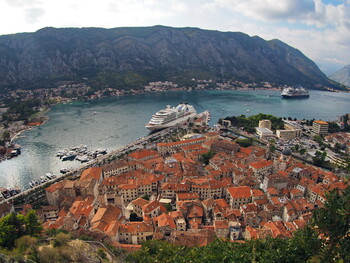 В Черногории уточнили правила бесплатного ПЦР-тестирования для туристов при выезде из страны