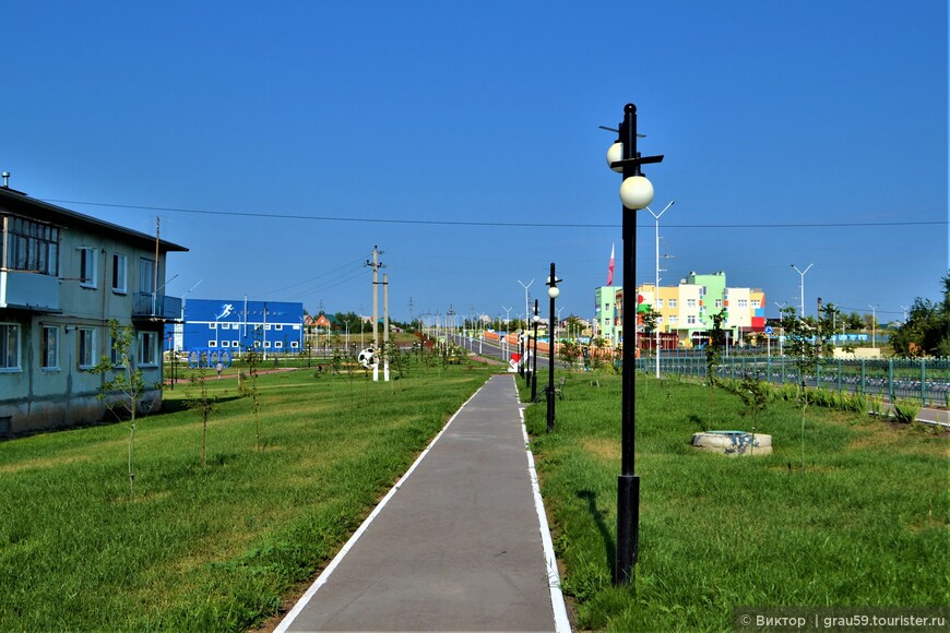 Скверы в Татищево солнечным летним утром