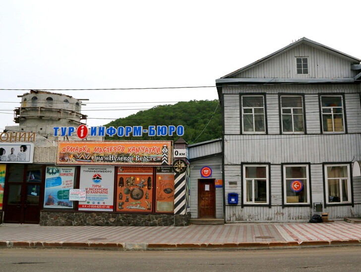 Один из сувенирных магазинов в центре Петропавловска-Камчатского