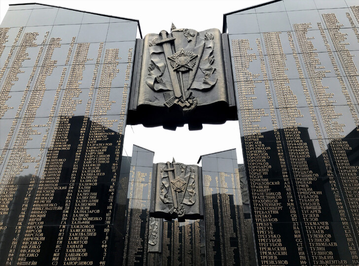 Мемориал ВОВ на площади Славы