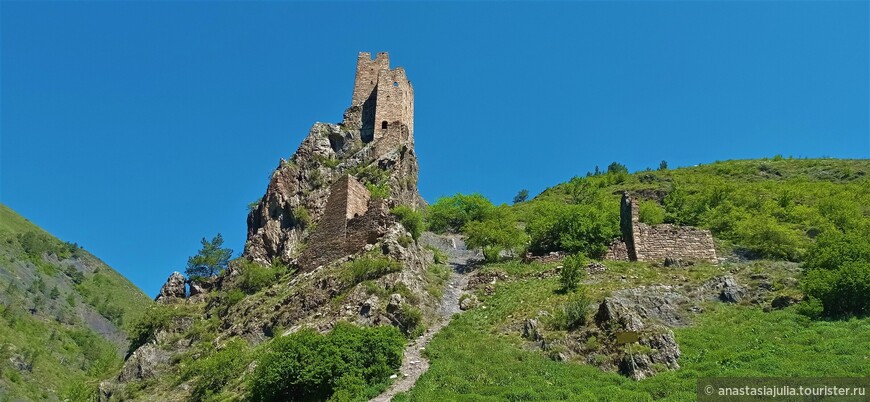 Еще один маршрут по горной Осетии — от монастыря до крепости в скалах Куртатинского ущелья