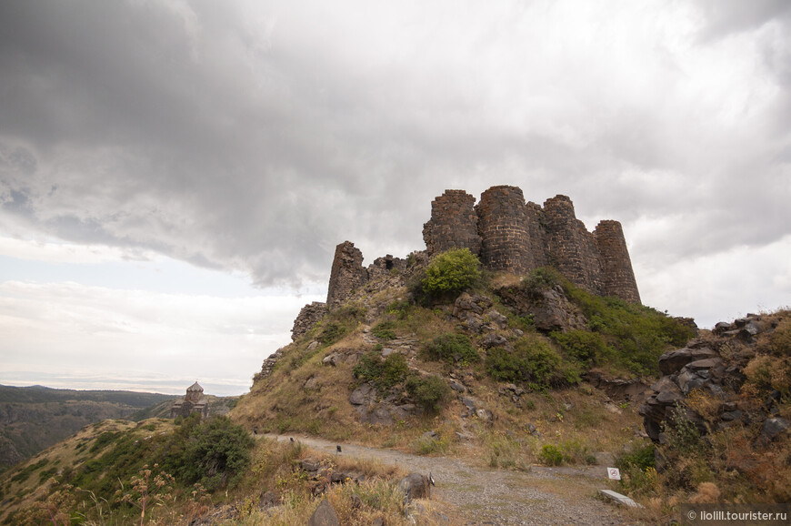Амберд в переводе с армянского - крепость облаков