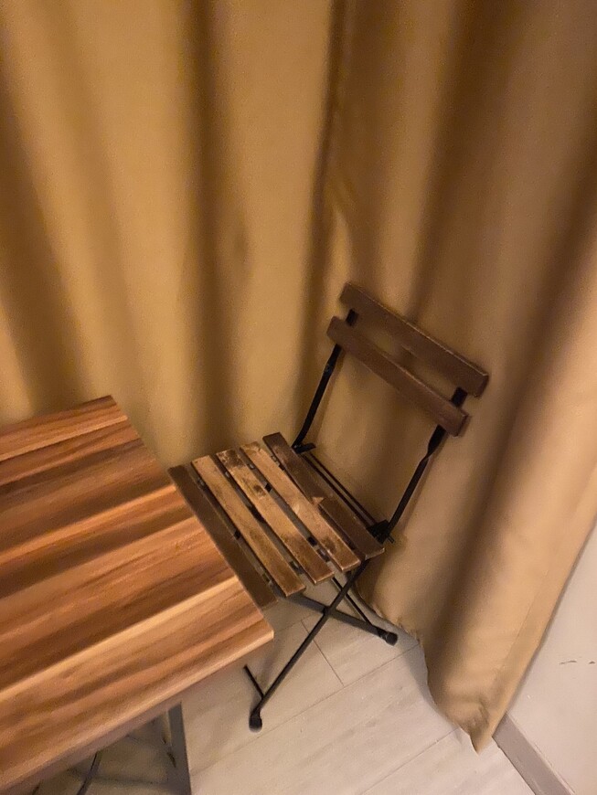сломанный стул 
