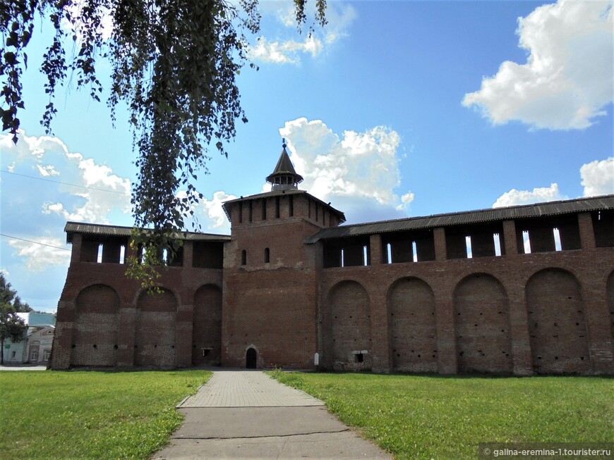 Грановитая башня. Вид со стороны Успенского Брусенского женского монастыря.