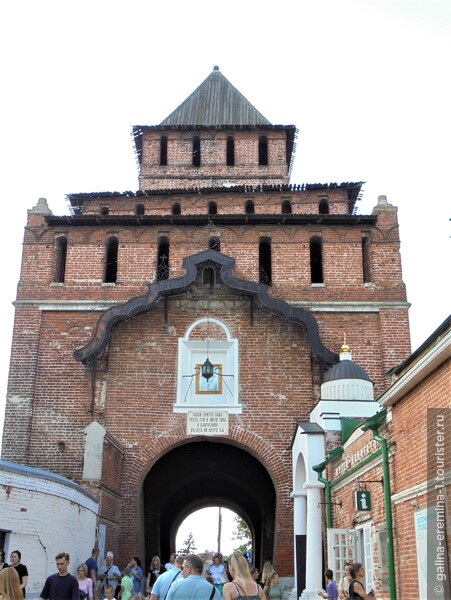 Вход в кремль со стороны города