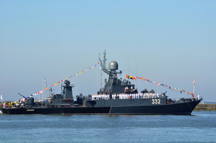 Корабль в День ВМФ РФ