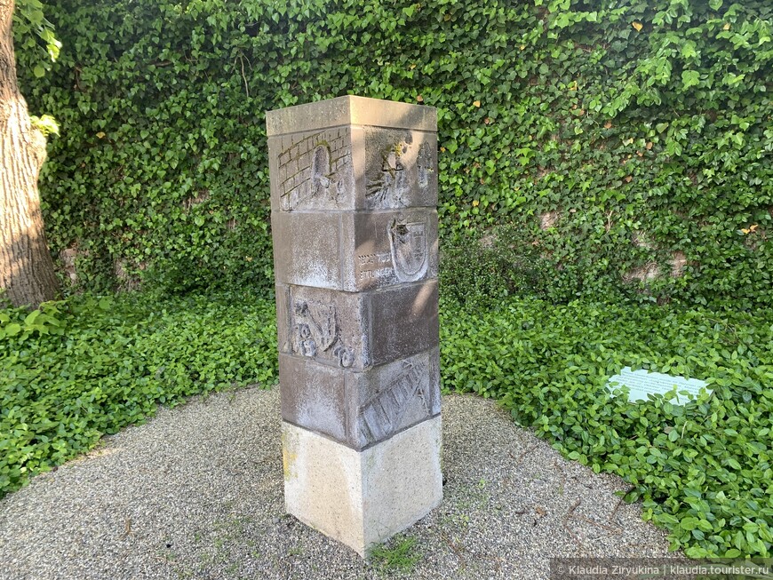 Памятник депортированным евреям Эттлингена.
