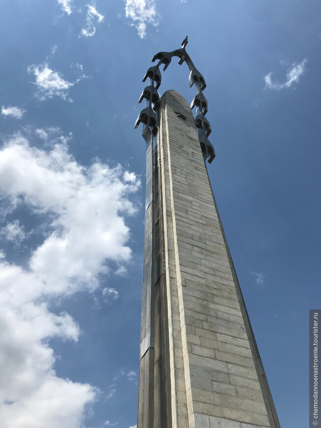 Мемориал Белые журавли в Дагестане. Почему Гамзатов изменил слово джигиты на солдаты в своей песне