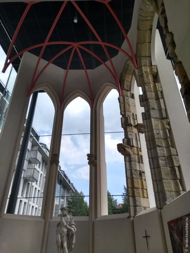 Мемориал Церкви св. Софии (DenkRaum Sophienkirche) - Капелла Бусманна (Busmann-Kapelle).