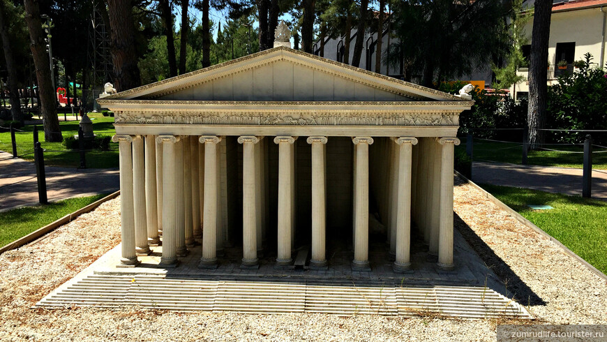 Храм Артемиды в Музее Минисити 