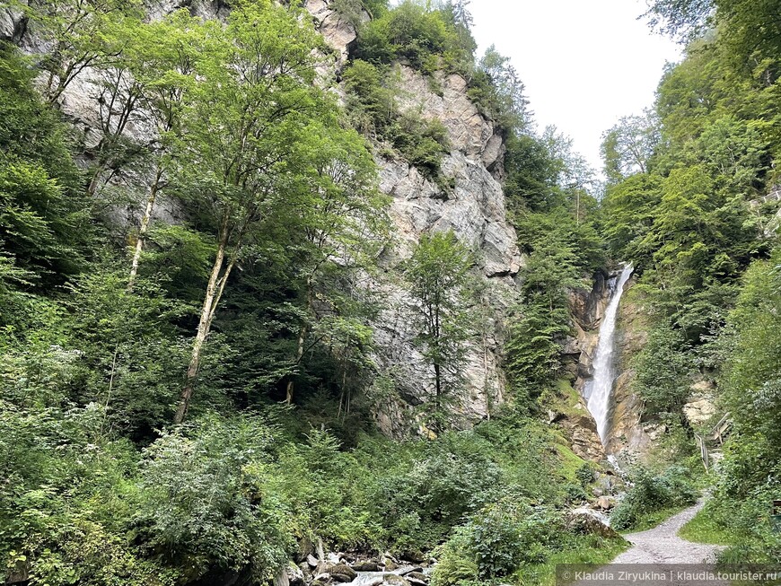 Водопад Гайнфельдбах и руины крепости Бишофсхофен, со сказочной легендой