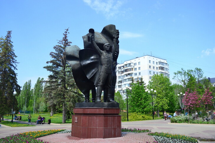 Скульптура «Победа» в парке Победы Белгорода