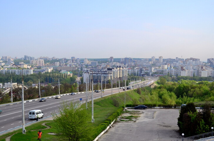 Белгород со смотровой площадки на Харьковской горе