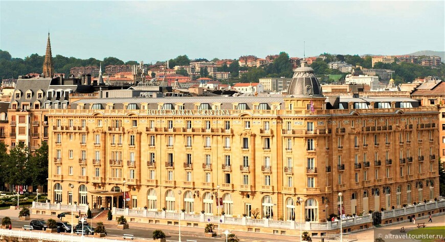 Элитный отель «Мария-Кристина», где останавливаются звезды, прибывающие на знаменитый Сан-Себастьянский кинофестиваль.