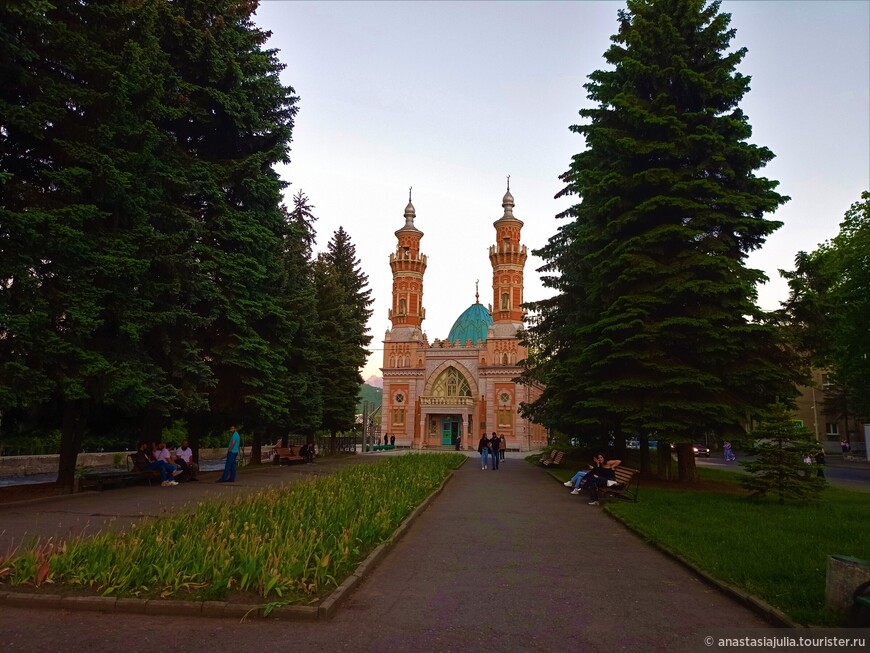 Удивительный храм на берегу Терека — мечеть Мухтарова во Владикавказе