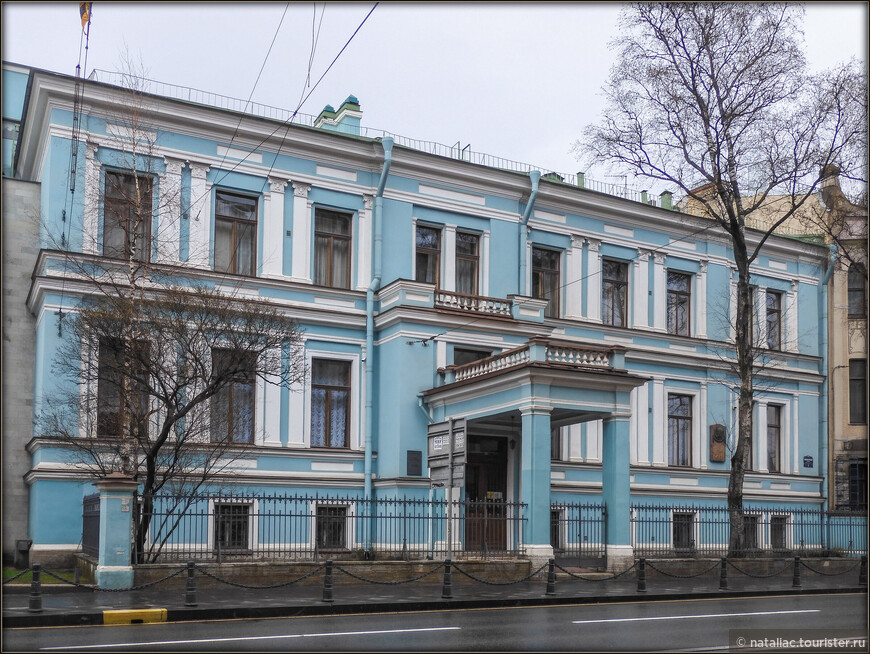 С 1935 года в здании располагается детская музыкальная школа №2, которую в свое время окончил известный скрипач и дирижер Владимир Теодорович Спиваков.