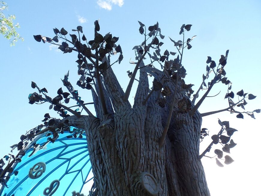Скульптурное дерево