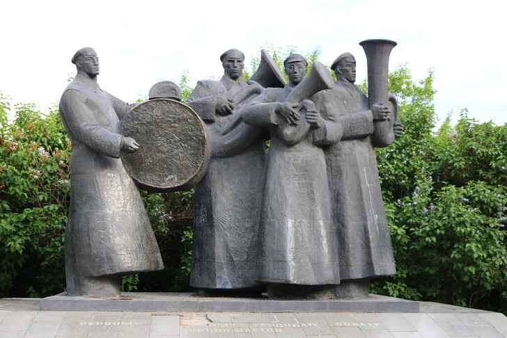 Памятник первому липецкому уездному совету (Интернационал)