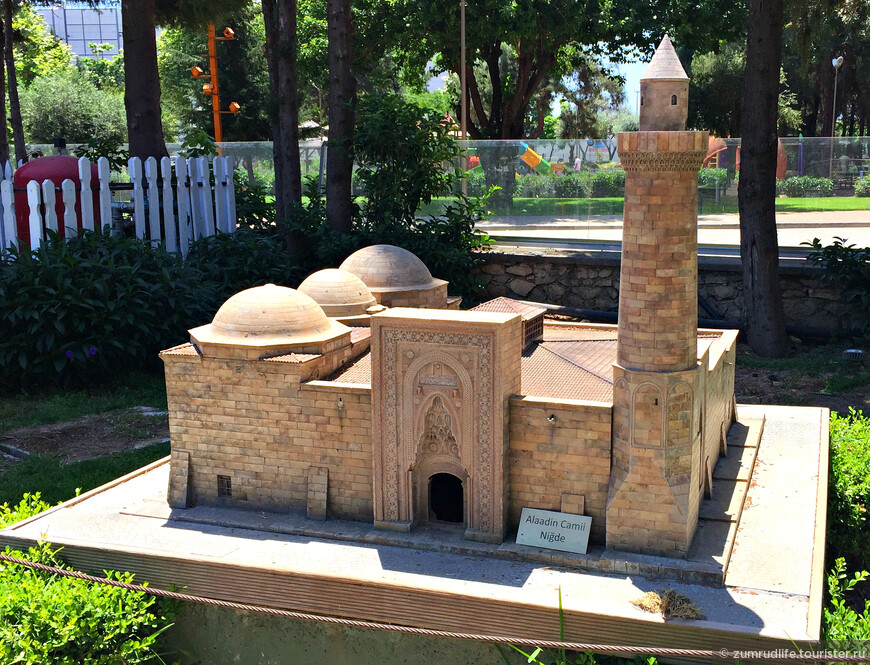 Мечеть Алаэддина в музее Минисити