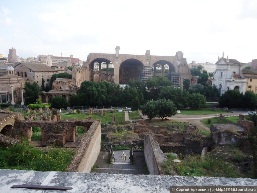 Императорский дворец Септимия Севера на Палатинском холме в центре античного Рима