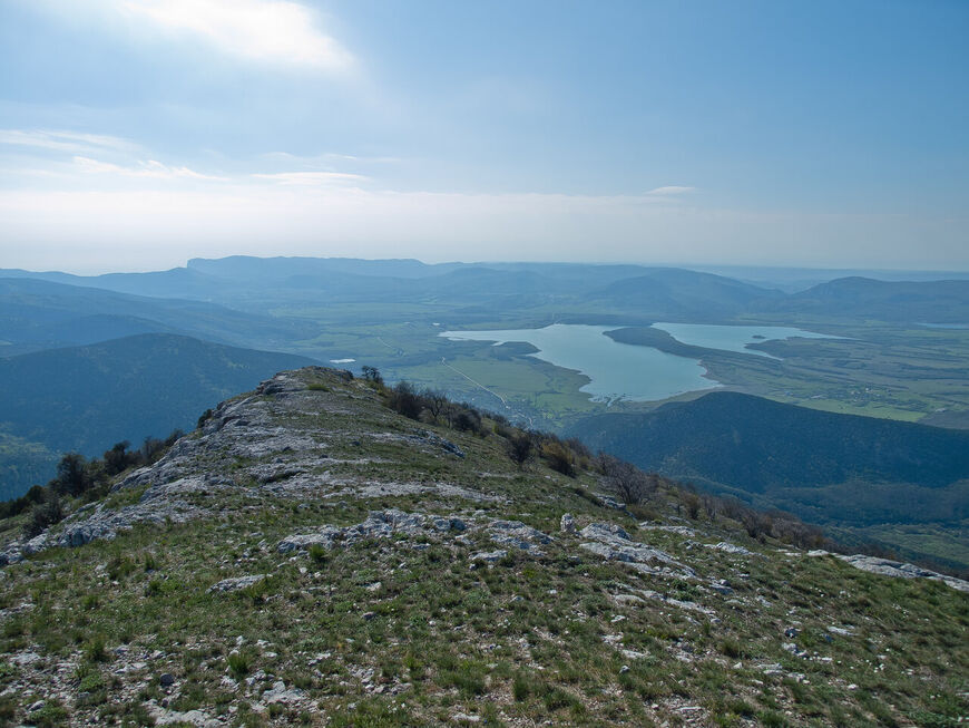 Вид на Чернореченское водохранилище с горы Чуваш-Кой