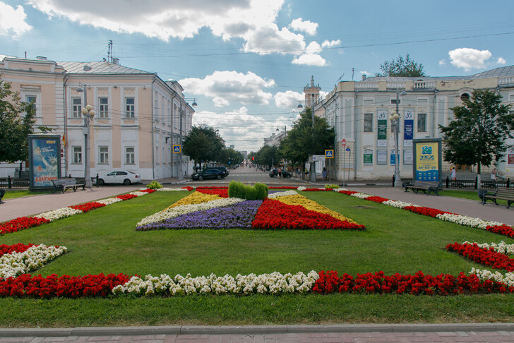 Пересечение ул. Трехсвятской и площади Ленина