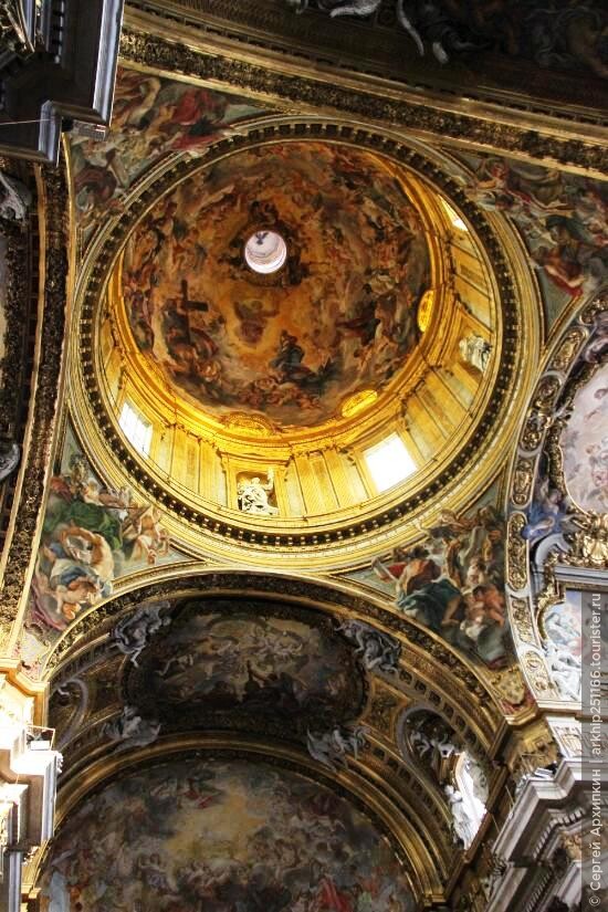 Собор  Джезу (Пресвятого Имени Иисуса) 16 века — вершина барокко в Риме