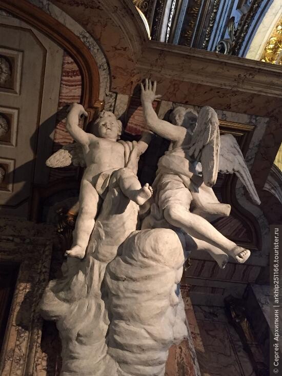 Церковь Сан-Луиджи-деи-Франчезе в центре Рима с тремя шедеврами Караваджо
