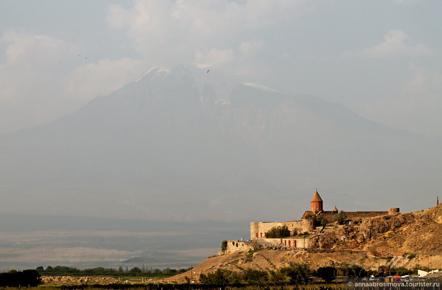 Монастырь Хор Вирап на фоне Арарата