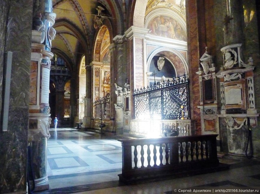 Церковь Санта Мария сопра Минерва — образец средневекового готического стиля в Риме с шедевром Микеланджело