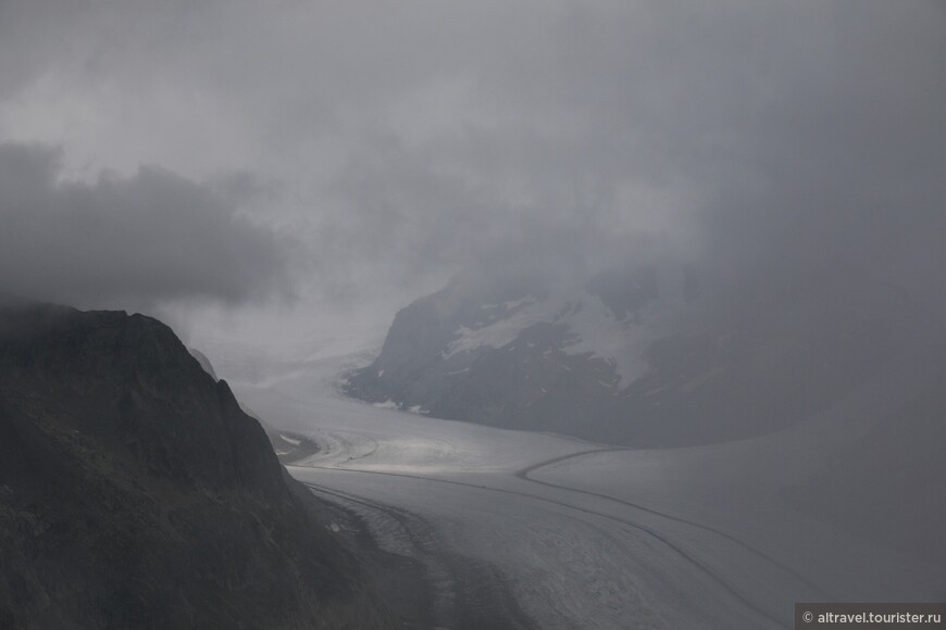 Ледник в тумане.