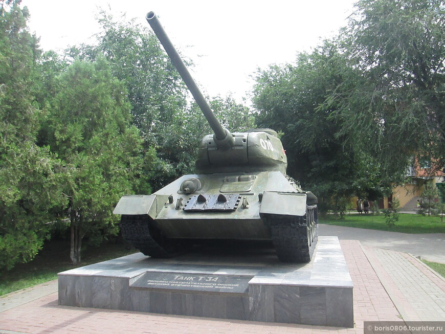 Сквер с книгой памяти и танком Т-34
