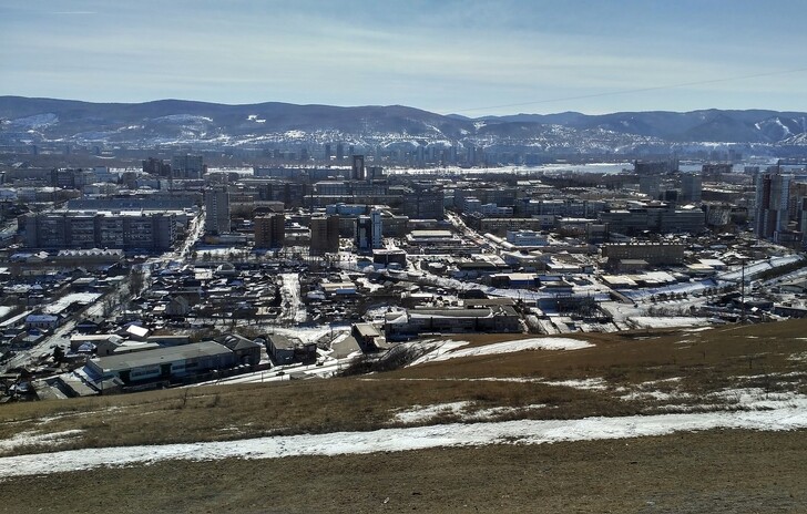 Панорама Красноярска со смотровой на Караульной горе