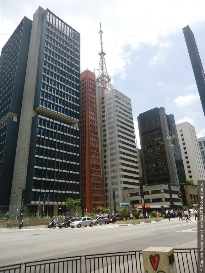 Авеню Паулиста — главный проспект Сан-Паулу (Бразилия)