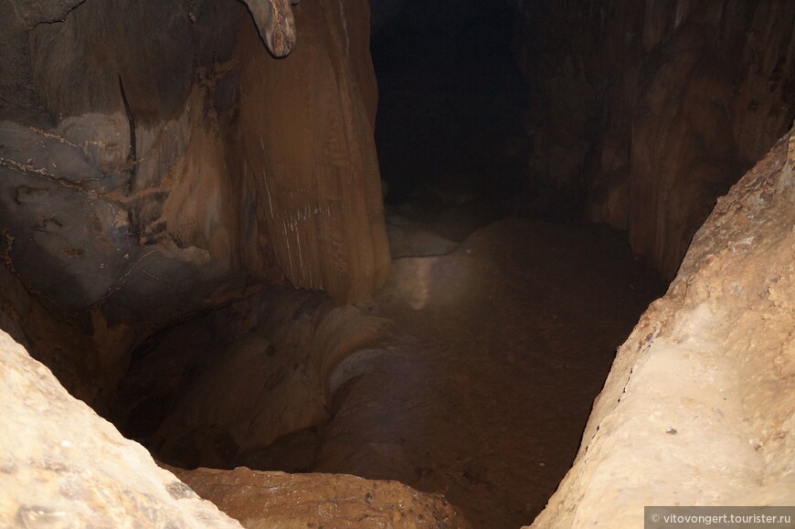 Пещера Слон (Elephant cave) национальный парк Фонгня-Кебанг в провинции Куангбинь Вьетнам