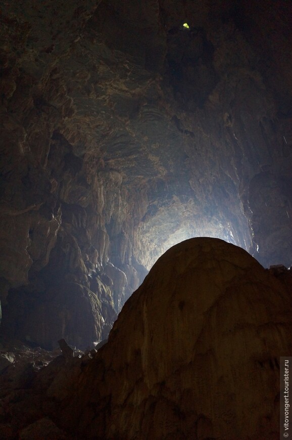 Пещера Слон (Elephant cave) национальный парк Фонгня-Кебанг в провинции Куангбинь Вьетнам