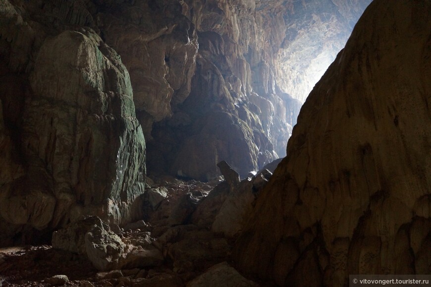 Пещера Слон (Elephant cave) национальный парк Фонгня-Кебанг в провинции Куангбинь Вьетнам