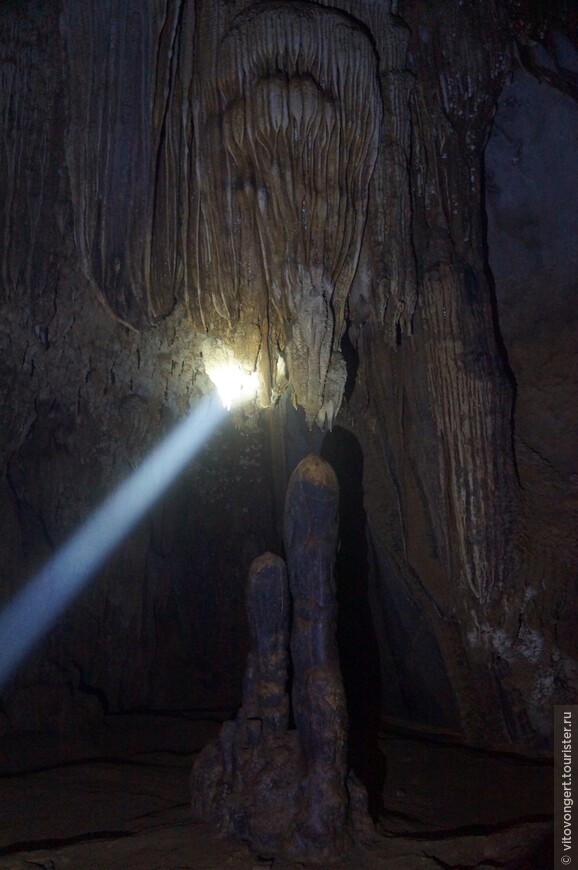 Пещера Слон (Elephant cave) национальный парк Фонгня-Кебанг в провинции Куангбинь Вьетнам