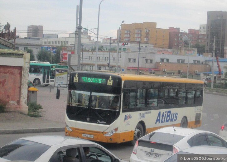 Автобус Улан-Батора хорош тем, что можно ездить бесплатно
