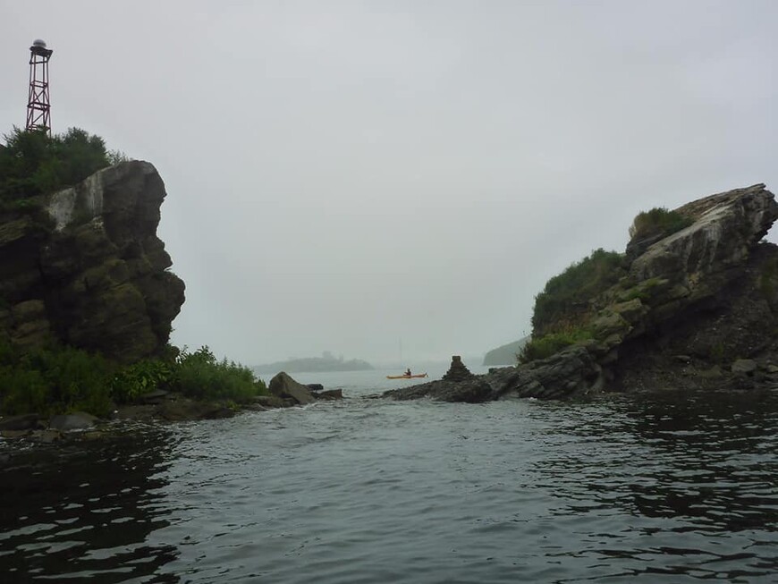 Маленький островок Уши. Вид на Владивосток