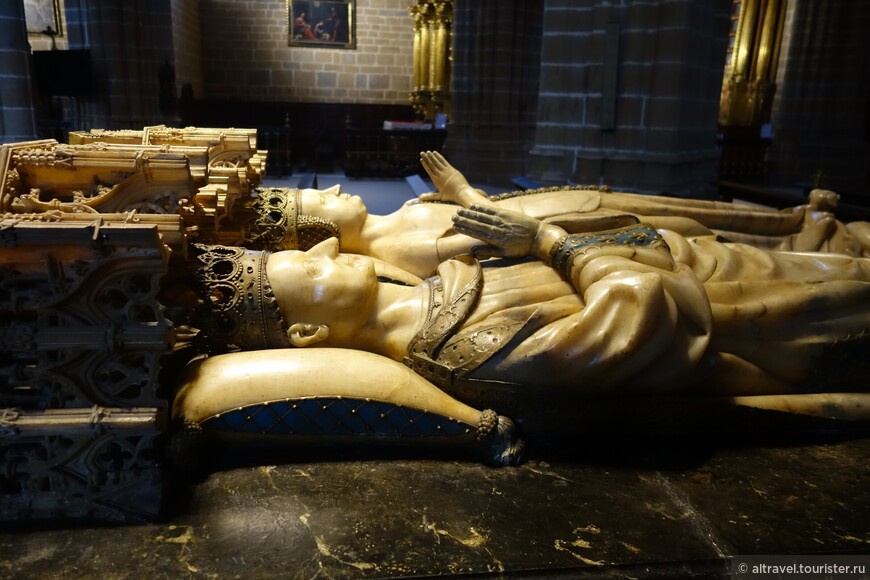 Захоронение Карла III и его жены.