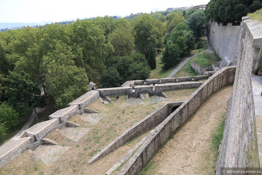 Ренессансные стены Памплоны с укреплениями.